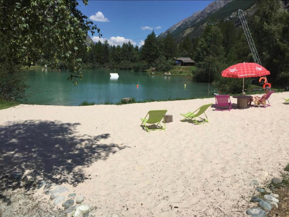 Moderne Dachwohnung Naehe Zermatt Mit Balkon تاش المظهر الخارجي الصورة