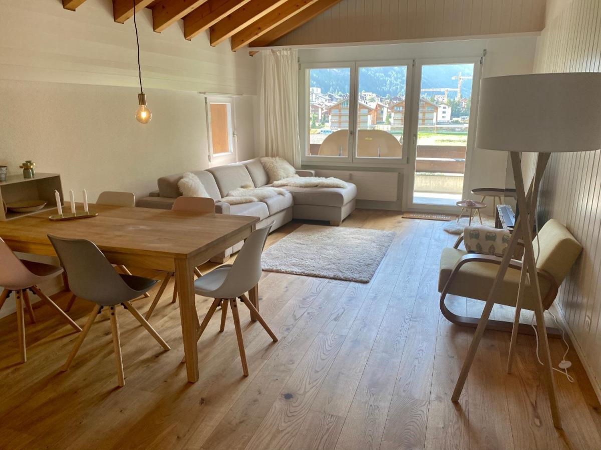 Moderne Dachwohnung Naehe Zermatt Mit Balkon تاش المظهر الخارجي الصورة