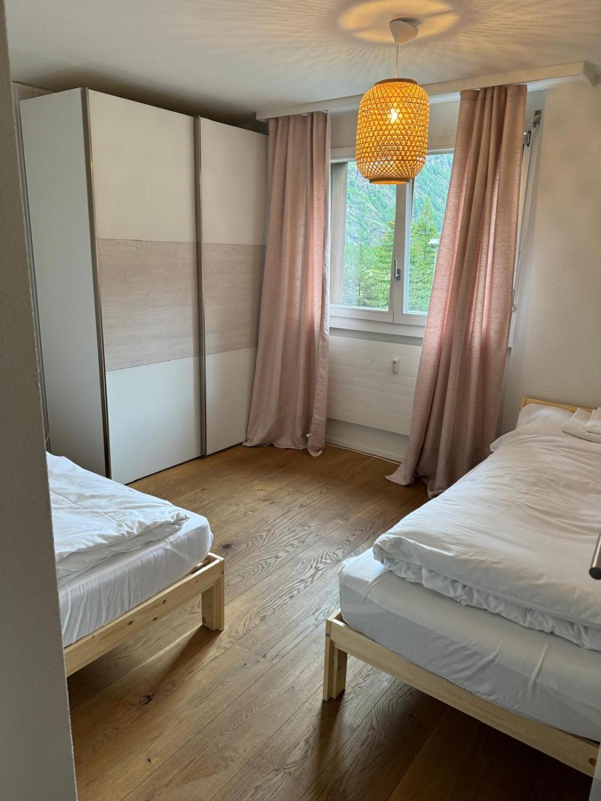 Moderne Dachwohnung Naehe Zermatt Mit Balkon تاش المظهر الخارجي الصورة